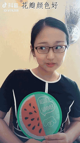 抖音专属小可爱西瓜扇小姐姐gif表情包无水印图片分享